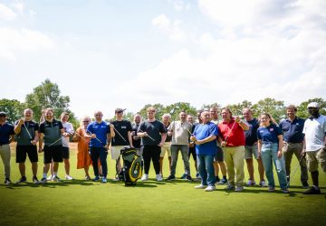 Golfclinic brengt dak- en thuislozen en jongeren samen op de golfbaan